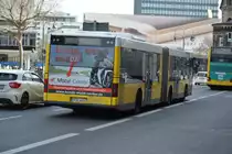 B-V 4002 fährt am 11.04.2015 für die U2 Schienenersatzverkehr. Aufgenommen wurde ein MAN / Berlin Zoologischer Garten.
