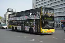 Am 11.04.2015 fährt B-V 3154 auf der Linie 100. Aufgenommen wurde ein MAN Lion's City DD / Berlin Zoologischer Garten.
