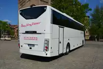 B-SH 9998 steht am 29.04.2015 auf dem Bassinplatz in Potsdam. Aufgenommen wurde ein Scania OmniExpress.
