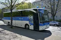 BP-45-794 der Bundespolizei steht am 29.04.2015 am Bassinplatz in Potsdam. Aufgenommen wurde ein Mercedes Benz Tourismo.
