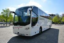 B-SH 9998 steht am 29.04.2015 auf dem Bassinplatz in Potsdam. Aufgenommen wurde ein Scania OmniExpress.
