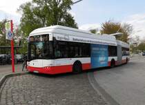 Solaris Urbino 18 BZ HHA 7491 auf Linie 109 am U Alsterdorf, 30.4.15