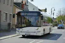 PM-RB 329 fährt am 03.05.2015 durch Werder Havel. Aufgenommen wurde ein Solaris Urbino 12 / Werder Havel Kölner Straße.
