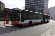 MB Citaro G HHA 7210 auf Linie M26 am EKZ Steilshoop, 30.4.15