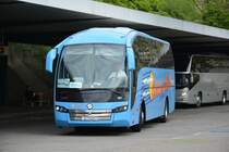 Aus Kroatien kommt dieser Volvo B11R (Sunsundegui SC7) (ZG 9243FF) und wird nun am ZOB in Berlin zur Abfahrt bereitgestellt.
