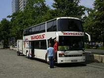Setra mit Anh�nger der Fa. Birgels aus Neuss im Dortmunder Hbf.
(06.07.2008)