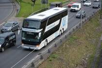 B-EX 3832 (Setra S 431 DT) fährt am 05.05.2015 auf Sonderfahrt durch Berlin. Aufgenommen am Dreieck Funkturm.
