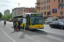 B-V 1266 fährt am 05.05.2015 auf der Linie X49. Aufgenommen wurde ein Mercedes Benz Citaro / Messe Nord ICC Witzleben Berlin.
