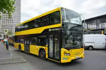 B-V 3094 fährt am 05.05.2015 auf der Linie X34. Aufgenommen wurde ein Scania Citywide LFDD / Berlin Zoologischer Garten.
