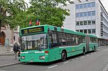 Mercedes O 405 734 auf der Linie 38 bedient die Haltestelle am Claraplatz. Die Aufnahme stammt vom  19.05.2015.
