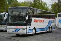 Aus Belgien kommt dieser VanHool 927 Astromega mit dem Kennzeichen PXQ 079. Aufgenommen am Hardenbergplatz in Berlin / 05.05.2015.
