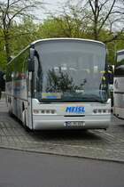Dieser Neoplan N 316/3 ÜL steht am 05.05.2015 in Berlin am Zoo. Kennzeichen: HO:NO 407.
