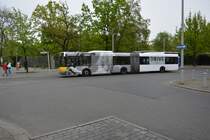 Auf der Linie X9 fährt dieser Solaris Urbino 18 mit dem Kennzeichen B-V 4213. Aufgenommen in Berlin Zoologischer Garten.
