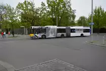 Auf der Linie X9 fährt dieser Solaris Urbino 18 mit dem Kennzeichen B-V 4213. Aufgenommen in Berlin Zoologischer Garten.
