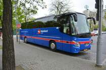 Am 05.05.2015 wurde dieser VDL Futura mit dem Niederländischen Kennzeichen 25-BFV-3 abgestellt. Aufgenommen in Berlin Zoologischer Garten.
