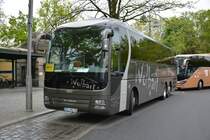 EE-HW 70 (MAN Lion's Coach) steht am 05.05.2015 in Berlin am Zoo.
