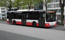 MAN Lions City HHA 1410 auf Linie M8 am U Wandsbek Markt, 1.5.15