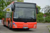 UEM-UR 30 steht am 05.05.2015 auf dem Rastplatz an der A 115 Dreieck Funkturm in Berlin. Aufgenommen wurde ein MAN Lion's City Low Entry Ü.
