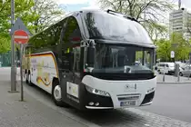 Am 07.05.2015 steht BIT-T 6600 (Neoplan Cityliner) abgestellt in Berlin. Aufgenommen am Zoologischen Garten.
