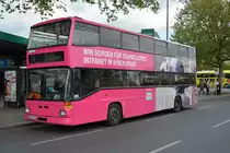 B-US 3704 steht am 07.05.2015 in Berlin am ZOB. Aufgenommen wurde ein MAN SD 202.
