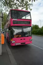 B-US 3704 steht am 07.05.2015 in Berlin am ZOB. Aufgenommen wurde ein MAN SD 202.
