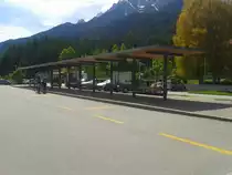 Dort wo sich heute in Dobbiaco/Toblach der Busbahnhof befindet, fuhren von 1921 bis zum 13. März 1962 die Züge der Dolomitenbahn nach Pieve di Cadore ab. Die Strecke wurde betrieben von der SFD (SA per la Ferrovia delle Dolomiti), wurde von 1927 bis 1929 mit 2700 V = elektrifiziert und hatte eine Spurbreite von 950 mm. Es gab erfreulicherweise auch schon eimal Planungen zum Wiederaufbau als Normalspurbahn. (25.5.2015)