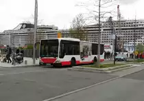 MB Citaro HHA 2505 auf Linie 111 bei den Marco-Polo-Terrassen am 1.5.15