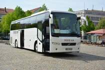 KR 304TH aus Polen steht am 09.05.2015 auf dem Bassinplatz in Potsdam. Aufgenommen wurde ein Volvo 9700.

