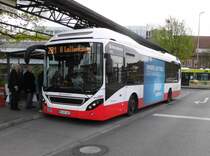 Volvo 7900 Hybrid HHA 1475 auf Linie 281 am Eidelstedter Platz, 2.5.15