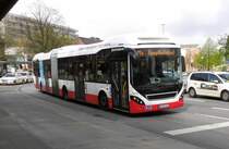 Volvo 7900 LH Hybrid HHA 7472 auf Linie M4 am Eidelstedter Platz, 2.5.15