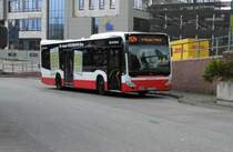 MB Citaro C2 HHA 1381 auf Linie M24 am Bf.Rahlstedt, 2.5.15