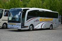 Am 17.05.2015 steht dieser Mercedes Benz Travego (SM-ZM 237) auf dem Bassinplatz in Potsdam.
