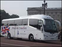 Scania Irizar von Avalon Coaches aus England in London am 25.09.2013