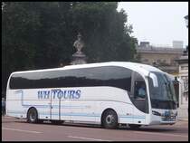 Volvo SC7 von WH Tours aus England in London am 25.09.2013