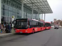 MAN Lions City der URB auf RE1 SEV am Berliner Ostbahnhof, 16.5.15