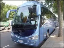 Scania Irizar von Truemans aus England in London am 26.09.2013