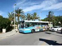 Bus in der Warteschleife in Cala Tarida wartet die Rückfahrt nach San Antonio ab.