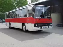 Ein Ikarus 255 aus dem Landkreis Saalfeld, beim 4.Ikarus Treffen am 16.5.15 in Bad Belzig