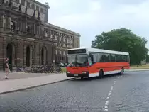 MB O 405 - RG S 683 (ex Hamburger Hochbahn, HH-Z 7449, #8698) - in Dresden, Theaterplatz - am 13.06.2015 --> Fotosonderfahrt