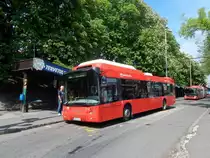 Slowakei / Stadtbus Bratislava: Tedom C12 G - ein Erdgasbus mit der Wagennummer 2122, aufgenommen im Mai 2015 am Haupbahnhof von Bratislava.