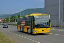 Mercedes Citaro der BLT mit der Betriebsnummer 13 fährt zum Bahnhof Sissach. Die Aufnahme stammt vom 11.06.2015.