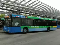 Der Wagen 40 MAN NL 223 mit seiner geänderten Werbung für die Rohrreinigung.