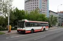 Slowakei / Stadtbus Bratislava: Ikarus 415.30A - Wagen 2021, aufgenommen im Mai 2015 an der Haltestelle  ŽST Petržalka  in Bratislava.