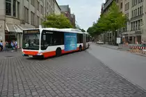 HH-YB 1153 ist am 11.07.2015 auf der Linie 109 unterwegs. Aufgenommen wurde ein Mercedes Benz Citaro Facelift Hybrid / Hamburg Rathausmarkt.
