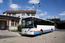 Bus Eisenach / Verkehrsgesellschaft Wartburgkreis mbH (VGW): Mercedes-Benz Intouro der KVG Eisenach, eingesetzt im Überlandverkehr. Aufgenommen am Überlandbusbahnhof von Eisenach im Juli 2015.