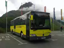 Ein Mercedes-Benz Integro der Monterfonerbahn AG am 25.7.2015 an der Haltestelle Bielerhöhe Silvretta Stausee 