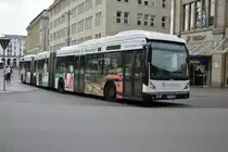 HH-HN 2585 fährt am 11.07.2015 auf der Linie M5. Aufgenommen wurde ein VanHool AGG 300 / Hochbahn / Hamburg Rathausmarkt.
