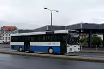Gotha: Mercedes-Benz O 407 der Thüringerwaldbahn und Straßenbahn Gotha GmbH, aufgenommen im Juli 2015 am Zentralen Omnibusbahnhof in Gotha.