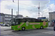 . VDL Futura von mein Fernbus, ist am 28.02.2015 in den Stra�en von Frankfurt am Main unterwegs. 