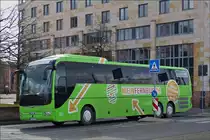 . MAN Lion's Coach ist am 28.02.2015 auf dem Weg zum Bahnhof in Frankfurt am Main.